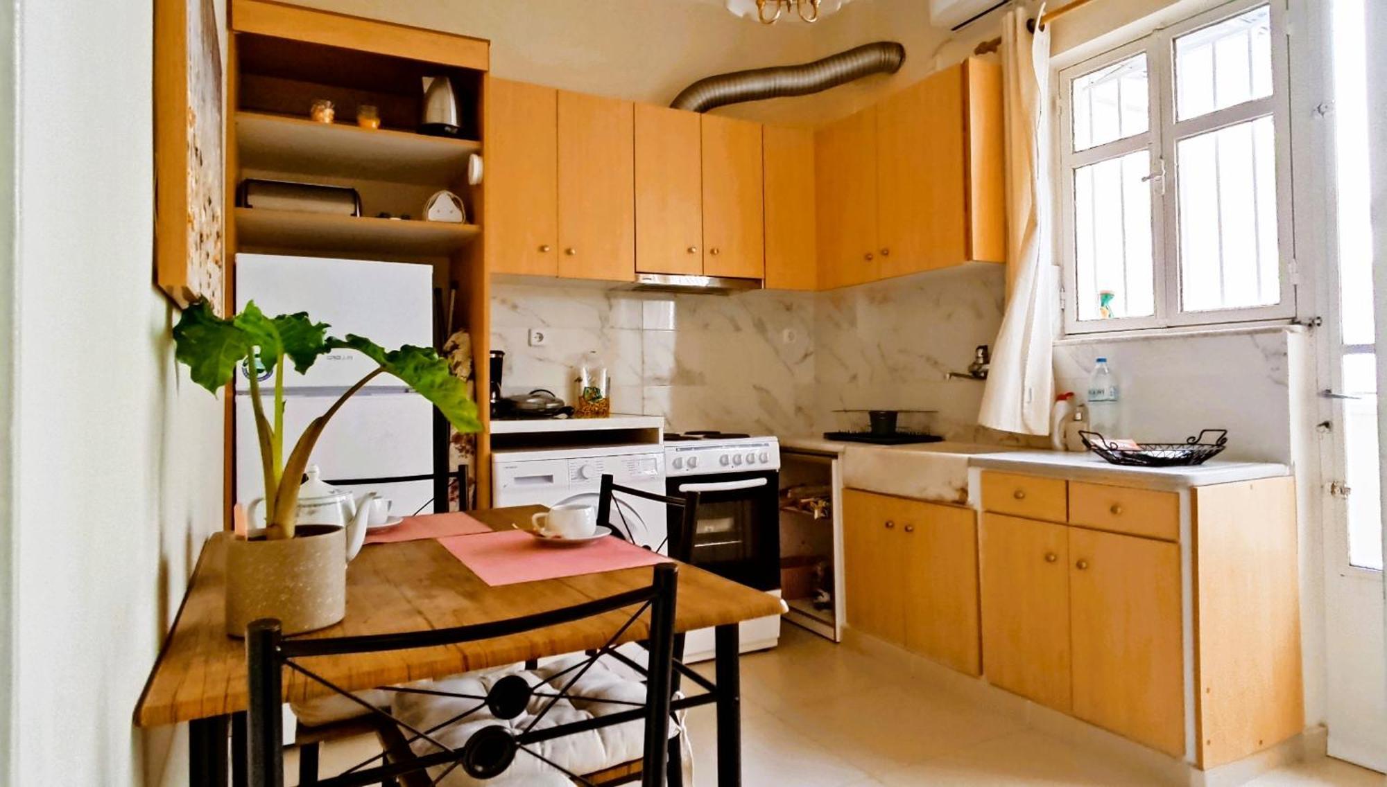 Next To Metro! Bright Apartment With Fully Equipped Kitchen Афины Экстерьер фото